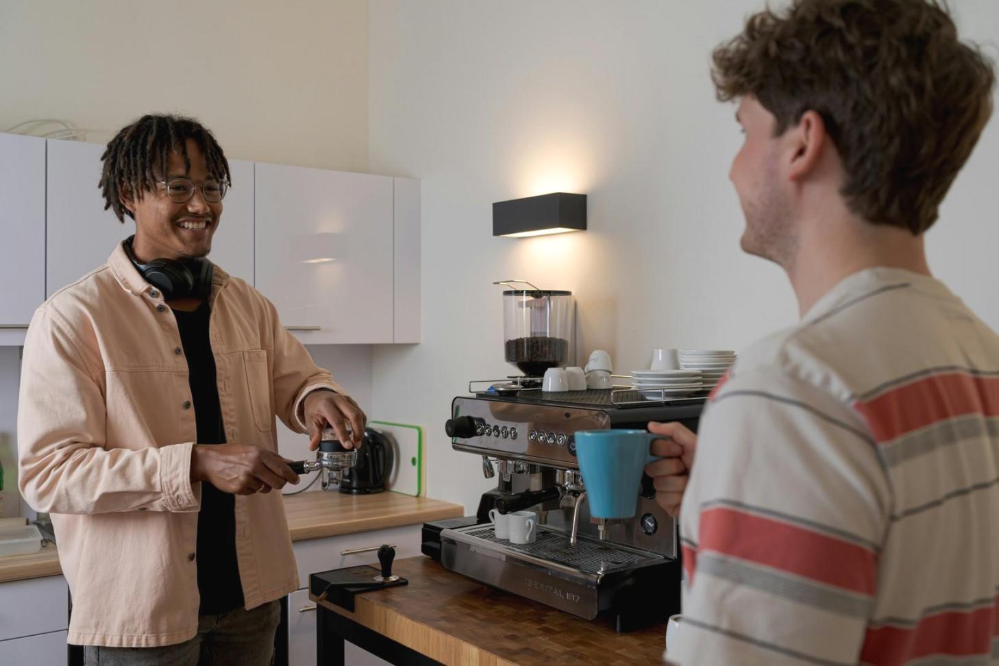 Financial benchmarking charts and comparative analysis